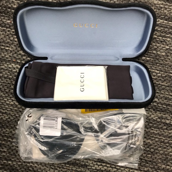 GUCCI Sunglasses - Picture 9 of 9